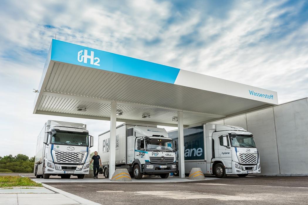 Erstmals liegt der Absatzanteil von 350-bar-Tankungen bei H2 Mobility über dem von 700 bar – ein Hinweis auf die zunehmende Nutzung von Wasserstoff-Lkw. (Foto: H2 Mobility)
