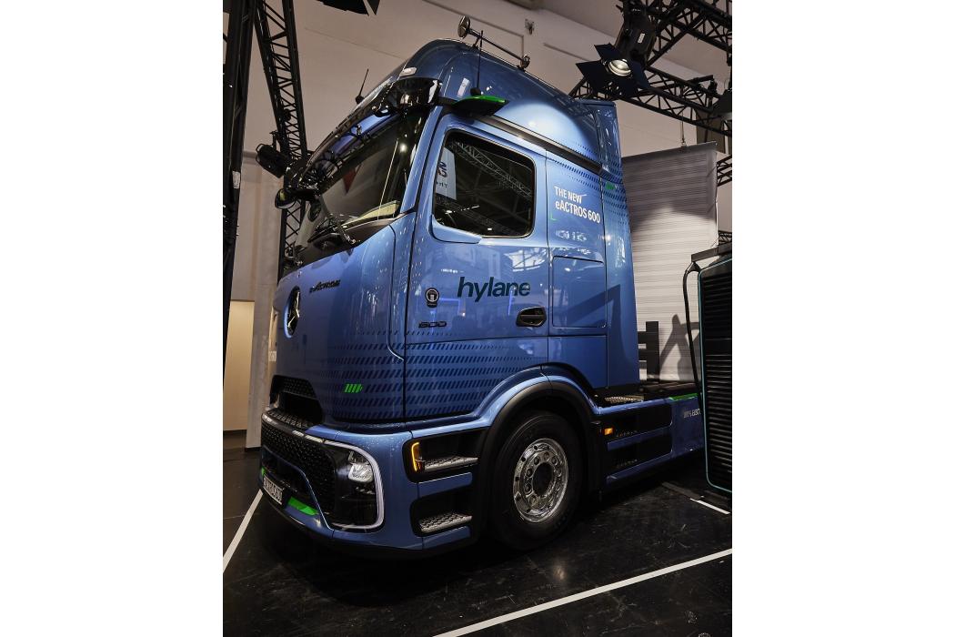Das Miet-Angebot von Hylane wird unter anderem um eActros 600-Sattelzugmaschinen von Daimler Truck ergänzt. (Foto: Hylane)