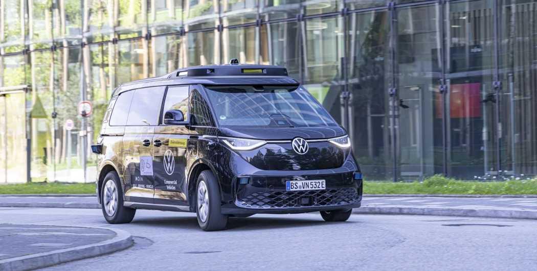 Der ID.Buzz AD soll ab 2026 vollautonom in den USA unterwegs sein - leider in Kooperation mit Uber.| Foto: Moia