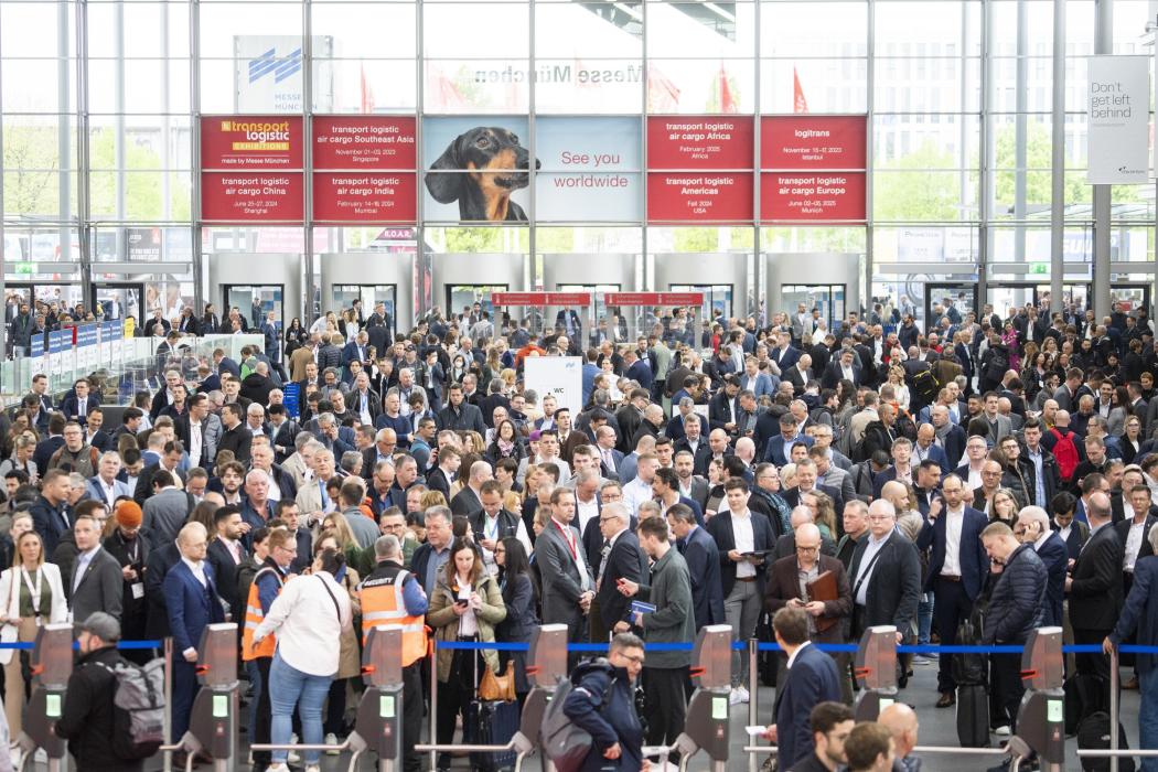 1.851 Fachleute aus der Transport- und Logistikbranche gaben in einer Online-Befragung ihre Einschätzungen zur Marktlage ab. Trotz geopolitischer Spannungen und steigendem Kostendruck bleibt der Blick in die Zukunft positiv. (Foto: Messe München GmbH)