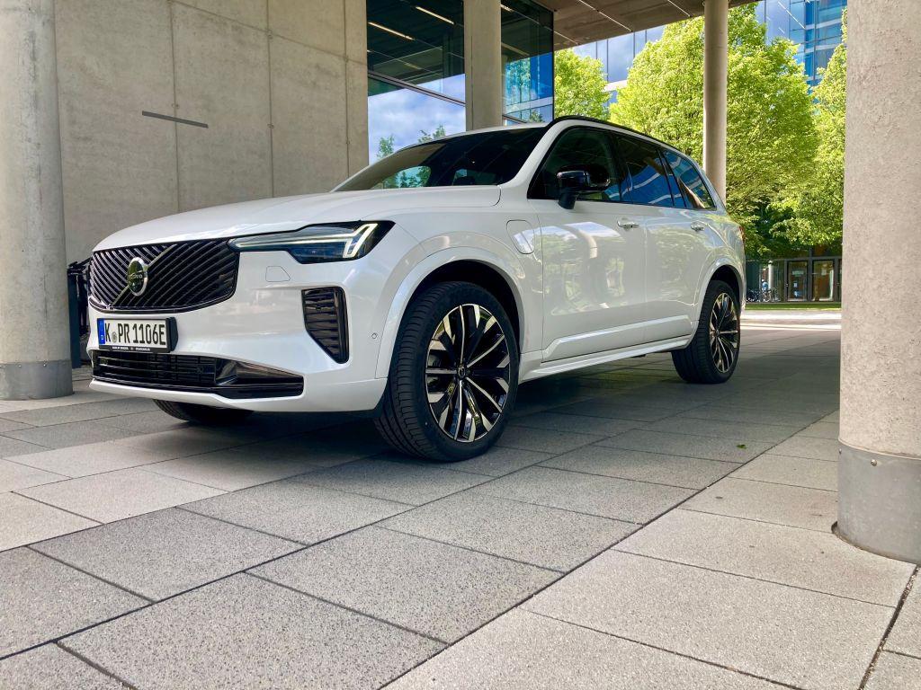 Wie ein nadelgestreifter Businessanzug "trägt" sich der XC90 auch nach zehn Jahren noch elegant. | Foto: G. Soller
