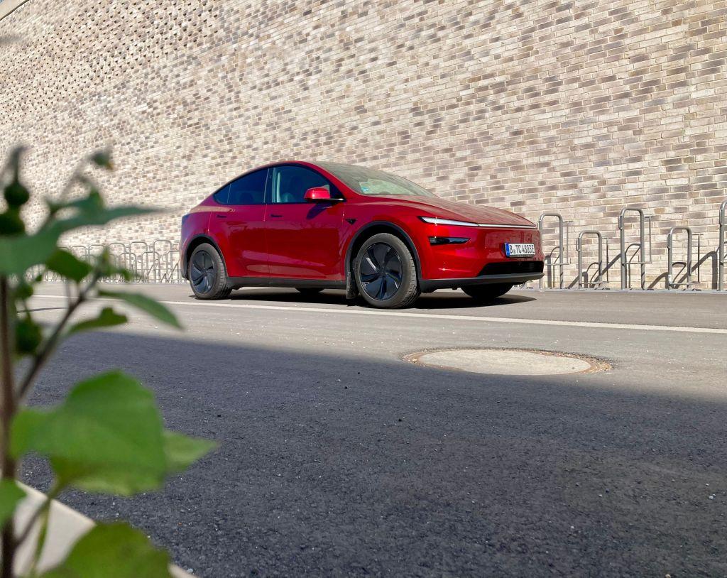 Das Model Y blieb raum- und stromeffizient - und polarisiert noch immer. | Foto: G. Soller