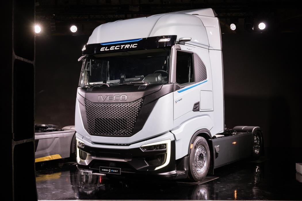 Der S-eWay weist den Weg in die elektrische Zukunft bei den schweren Sattelzugmaschinen, die Fahrgestelle folgen. | Foto: Iveco