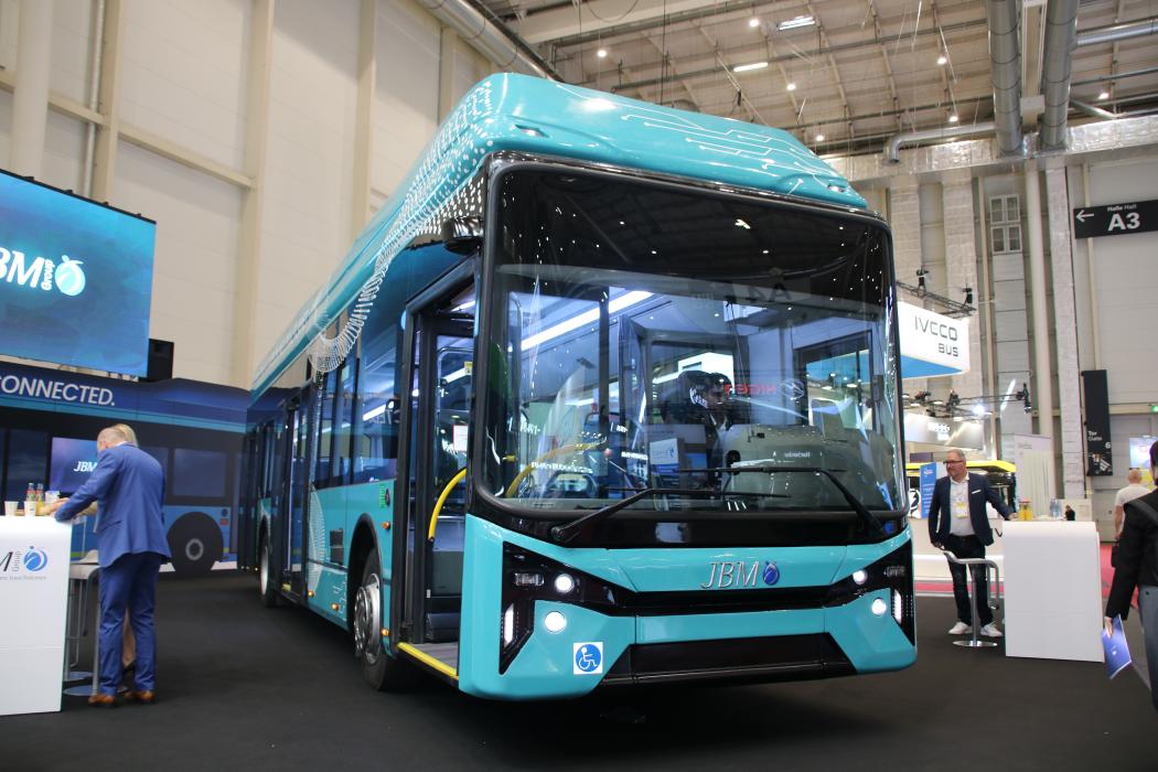 JBM stellte auf dem UITP Summit 2025 in Hamburg sein erstes Busmodell speziell für den europäischen Markt vor, den vollelektrischen Stadtbus Eco-Life. (Foto: Bünnagel)