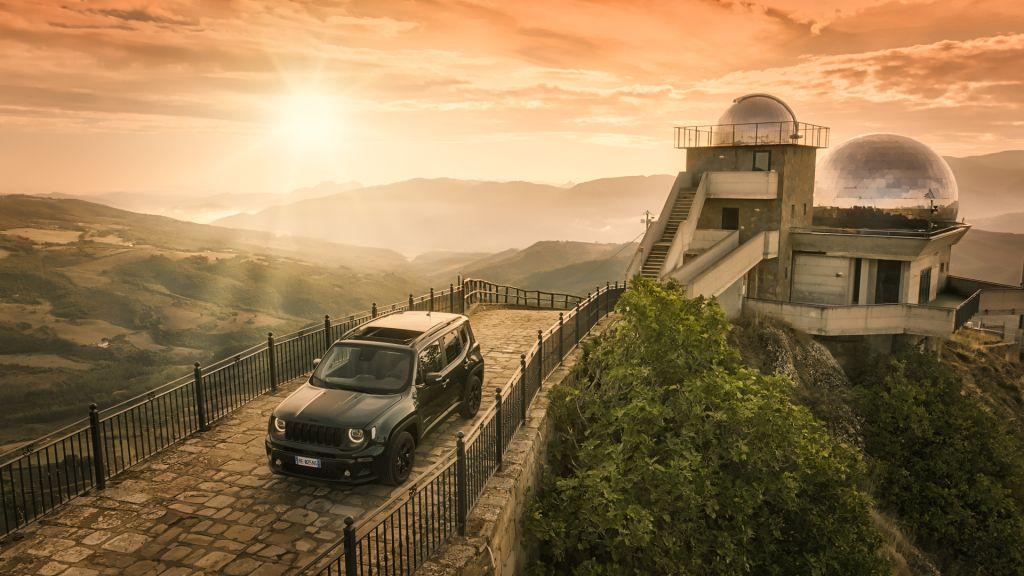 Renegade im Sonnenuntergang: Bis Ende 2025 soll die Produktion in Melfi enden, ein Nachfolger ist nicht geplant. | Foto: Jeep