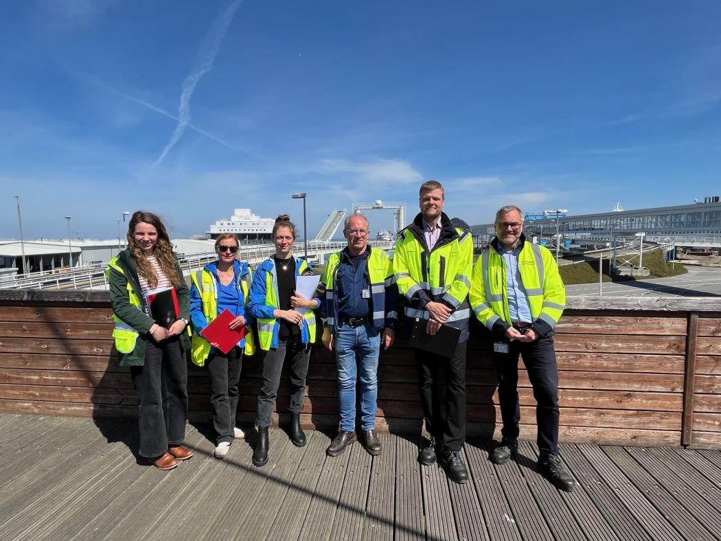 (v.l.n.r.): Juliane_Gallersdörfer, Scandlines Sustainability Coordinator, Nadine Beeß, Nabu-Projektmanagerin Unternehmenskooperationen, Linda Wilhelm, Nabu-Referentin für Umfeldberatung, Ralf Kenzler, Scandlines Team Lead FM, Marko Möller, Scandlines Head of Business Administration &amp;amp;amp; Special Projects, Christian Quell, Scandlines Manager Traffic Handling. (Foto: Scandlines)