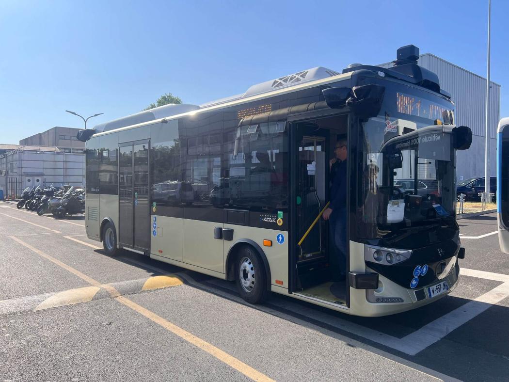 Der autonome e-ATAK von Karsan soll ab Herbst 2025 im regulären Linienbetrieb auf der Pariser Buslinie 393 eingesetzt werden. | Foto: Karsan