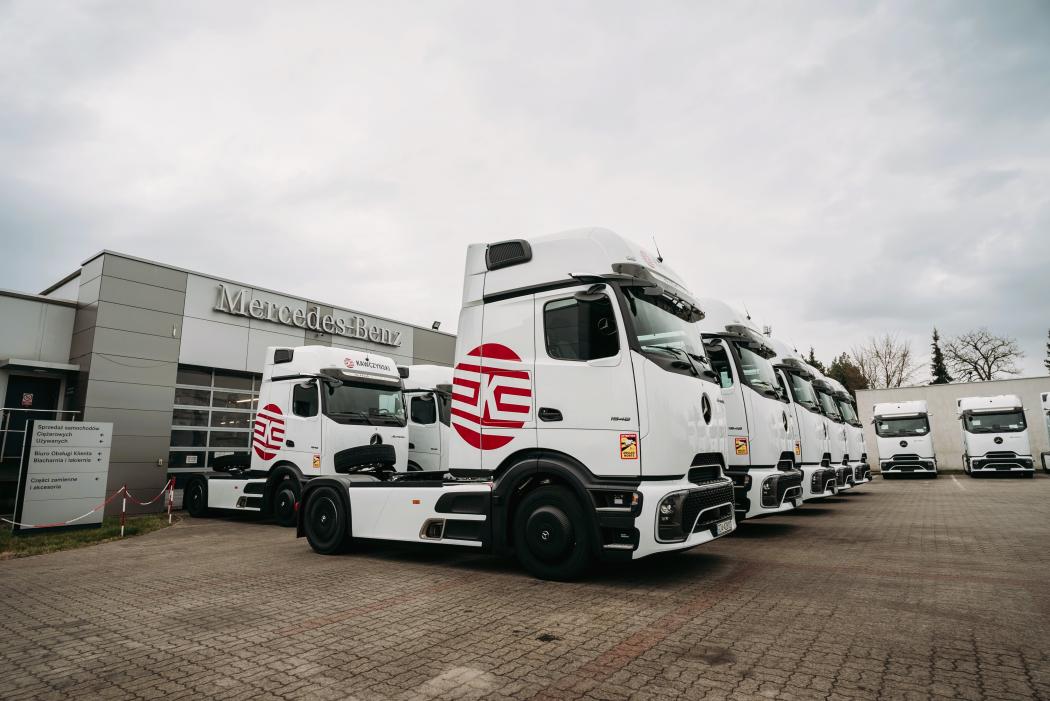 Kawczyński Logistics hat 75 neue Mercedes-Benz Actros L mit ProCabin für den Fernverkehr in Empfang genommen. Foto: Daimler Truck AG