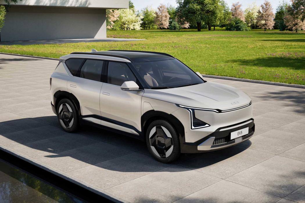 Wie ein kleiner EV9 sieht der EV5 aus, er basiert aber auf der 400-Volt-Plattform. | Foto: Kia