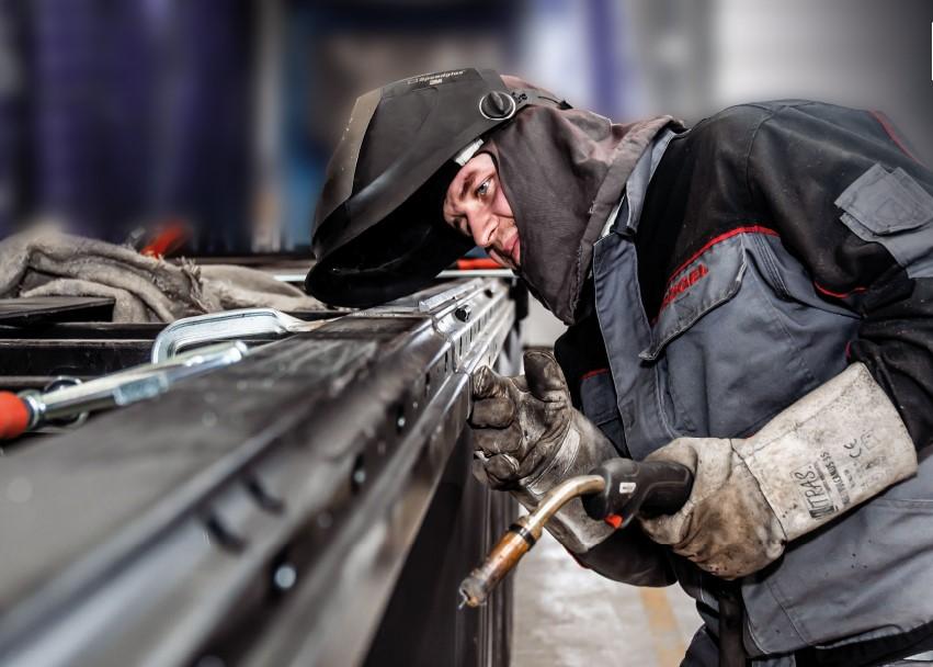 Kögel setzt auf Trailer-Instandsetzung statt Neuanschaffung: Mit dem neuen Refurbishment-Angebot sollen die Fahrzeuge länger wirtschaftlich nutzbar bleiben. (Foto: Kögel)
