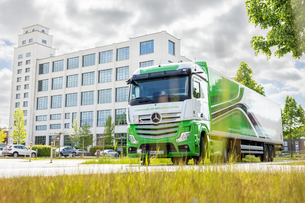 Die Lkw Kraftverkehr Emsland ist als neuer Partner von Online Systemlogistik hinzugekommen. Foto: Kraftverkehr Emsland