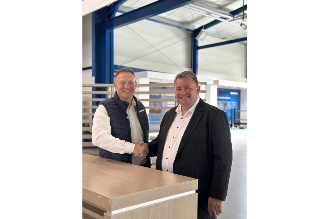 Zusammenarbeit beschlossen: Maximilian Birle (li.), Head of Telematics &amp;amp; Digital Services bei Krone, und Lutz Siegert, Country Manager DACH &amp;amp; CEE bei Platform Science. (Foto: Krone)