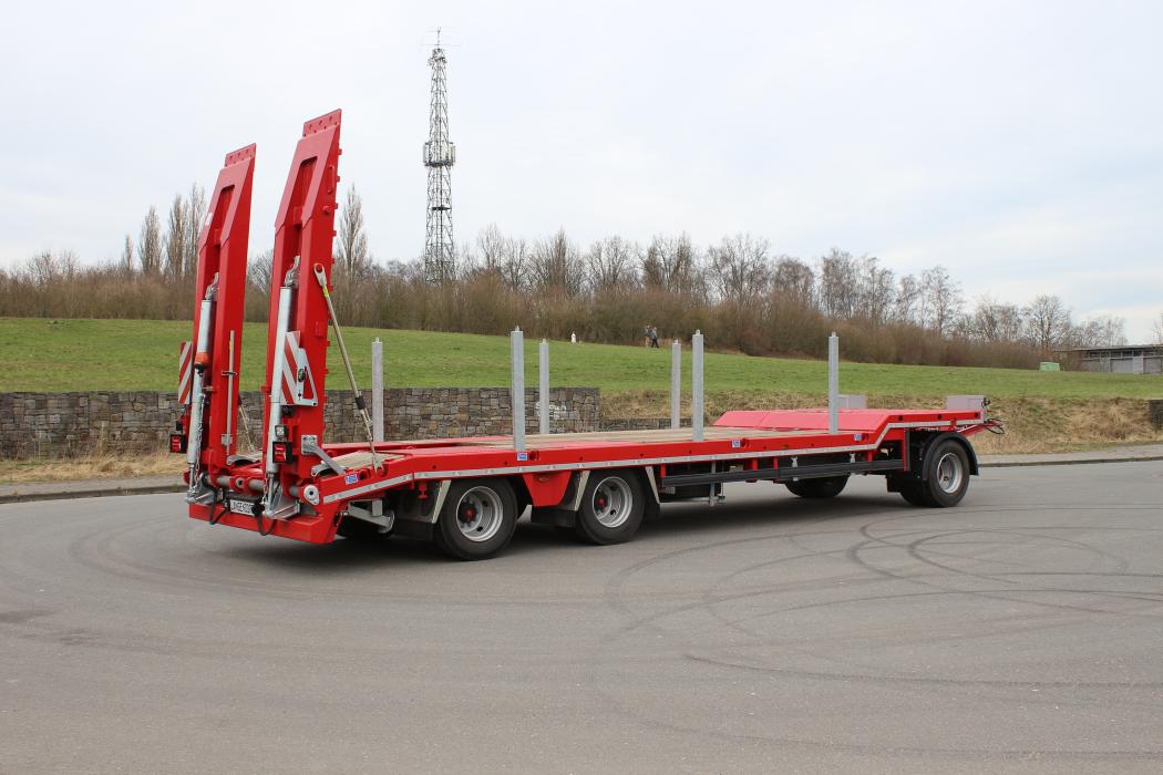 Tieflade-Anhänger Langendorf TÜ 30 smart: Allrounder für die Baustelle. (Foto: Langendorf)