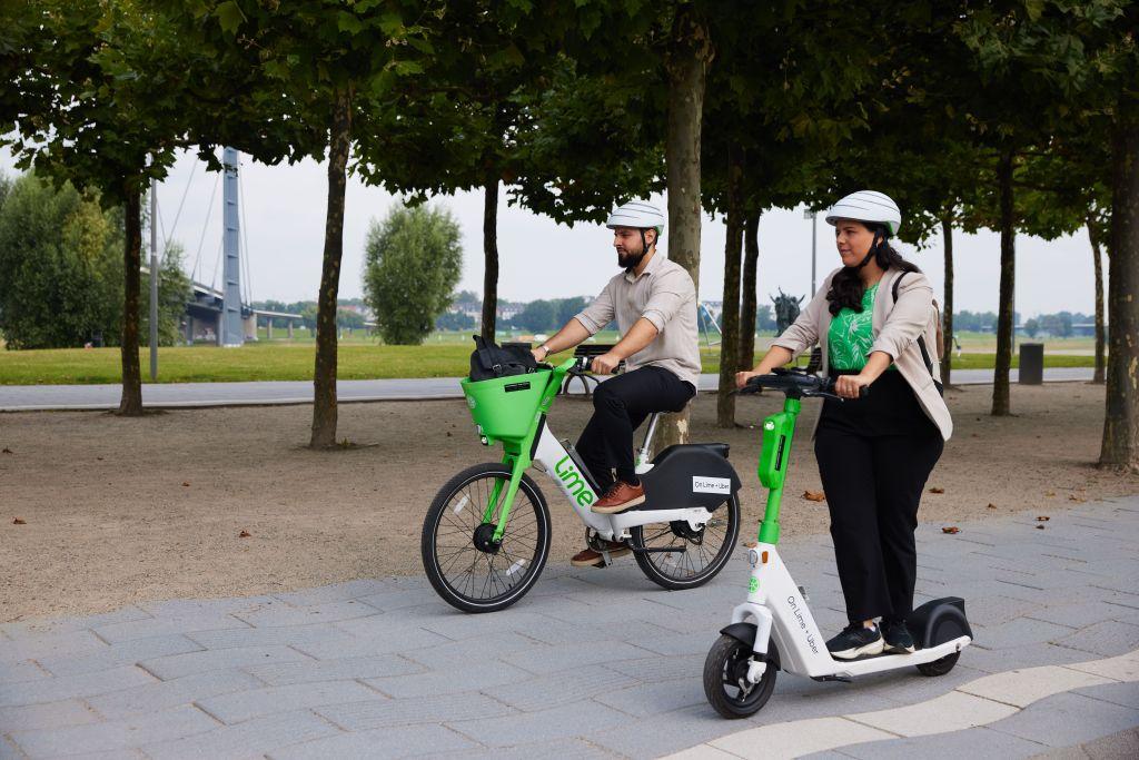 Leicht und elektrisch: Lime forciert E-Scooter und Pedelecs als Alternative im urbanen Raum. | Foto: Lime