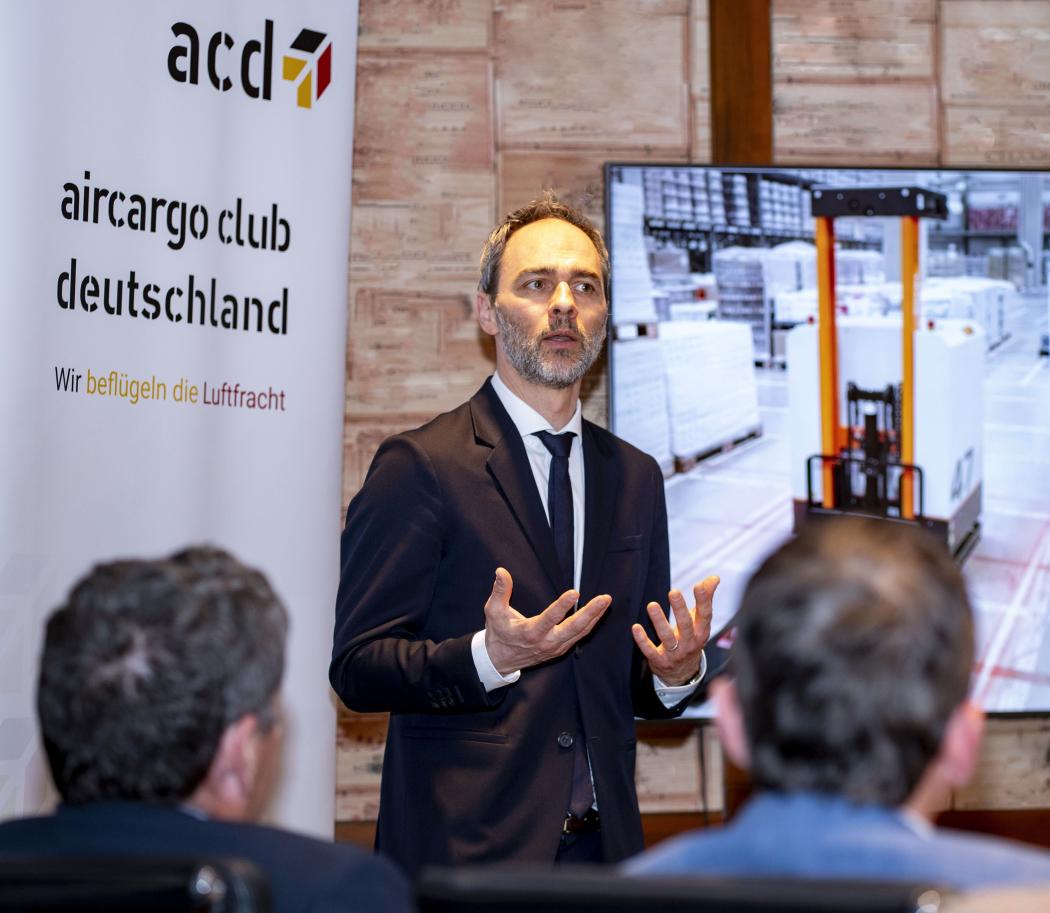 Michael Zach, Senior Vice President Ground Handling &amp;amp; Cargo Operations der Flughafen Wien AG: „Wir arbeiten an allen entscheidenden Themen – und sehen es als unsere Aufgabe, Services gezielt weiterzuentwickeln.“ Foto: acd)
