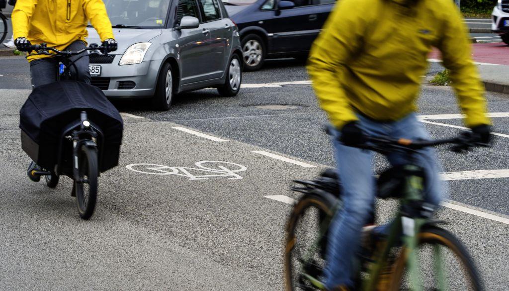 Rad ab? Im Koalitionsvertrag wird der Rad (und Fuß)Verkehr in einem dürren Satz abgehandelt, die Fahrradwirtschaft fehlt komplett, kritisiert der Verband Zukunft Fahrrad. Und fordert eine Förderung für Dienstradleasing und Pedelecs, um das Bike im Alltag stärker zu etablieren. | Foto: dpa/Andreas Arnold