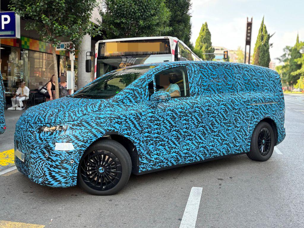 Weit reichende Entscheidung: Die Vans mit Stern sollen künftig stärker ausdifferenziert sein. Erste "Serien-Protoypen" gingen uns ins Netz. | Foto: HUSS-VERLAG