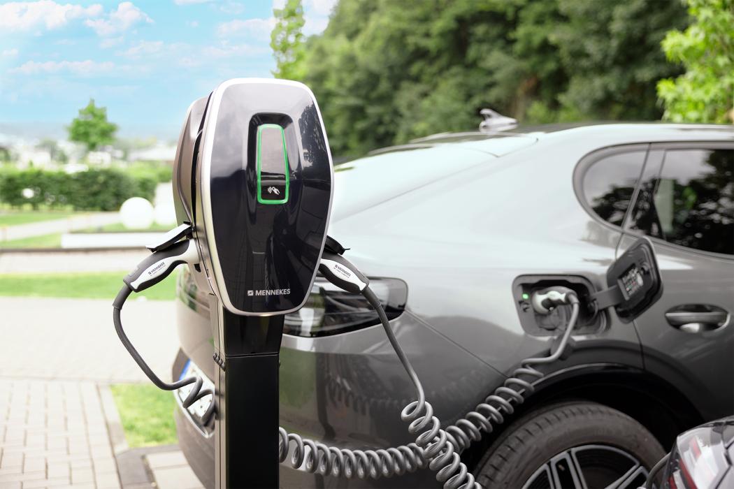 Montagefertige Wallboxen wie die AMTRON® 4Business 700 ermöglichen bedarfsgerechte Ladeinfrastruktur an gewerblichen Standorten. | Foto: MENNEKES