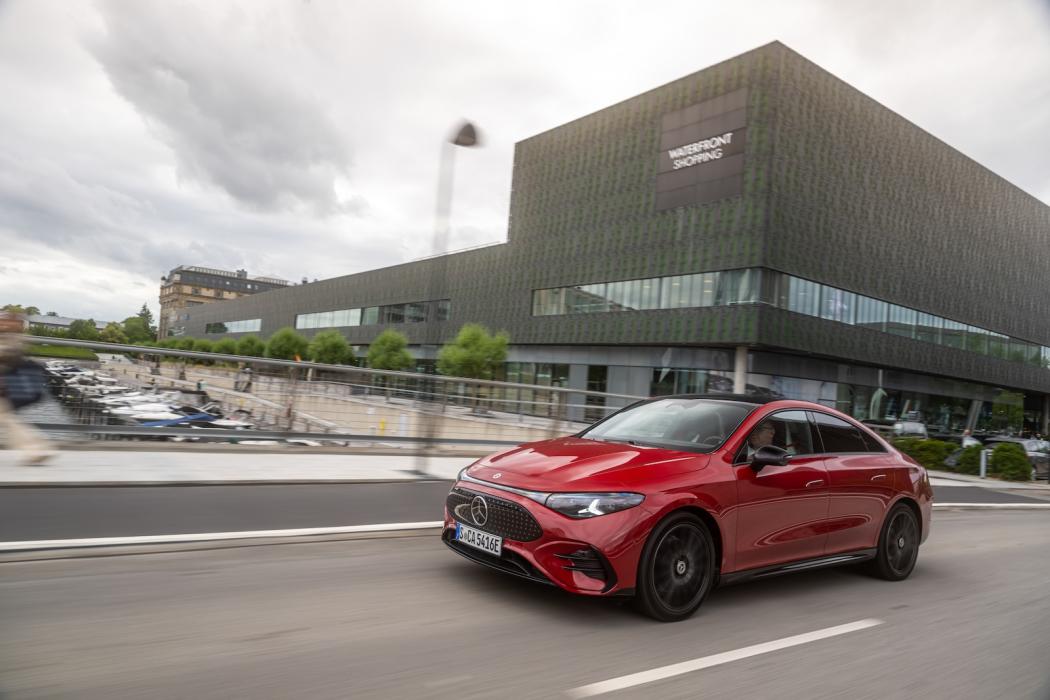 Endlich ein Tesla-Kontra: Der CLA soll die Marke vom Gejagten zum Jäger machen. | Foto: Mercedes-Benz