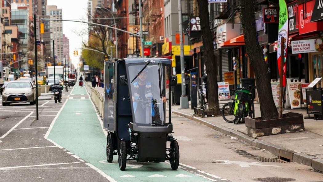 Besser per Bike: Amazon ist auch im KEP-Bereich mittlerweile überzeugt von den Vorzügen des Lastenradeinsatzes, etwa in New York, wo auch die deutschen Mubeas rollen. | Foto: Amazon