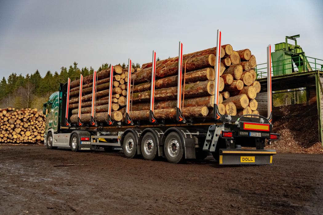 Das für den Langstreckentransport konzipierte Fahrzeug soll laut Hersteller auch in schwierigem Gelände seine Stärken ausspielen. (Foto: Doll Fahrzeugbau)