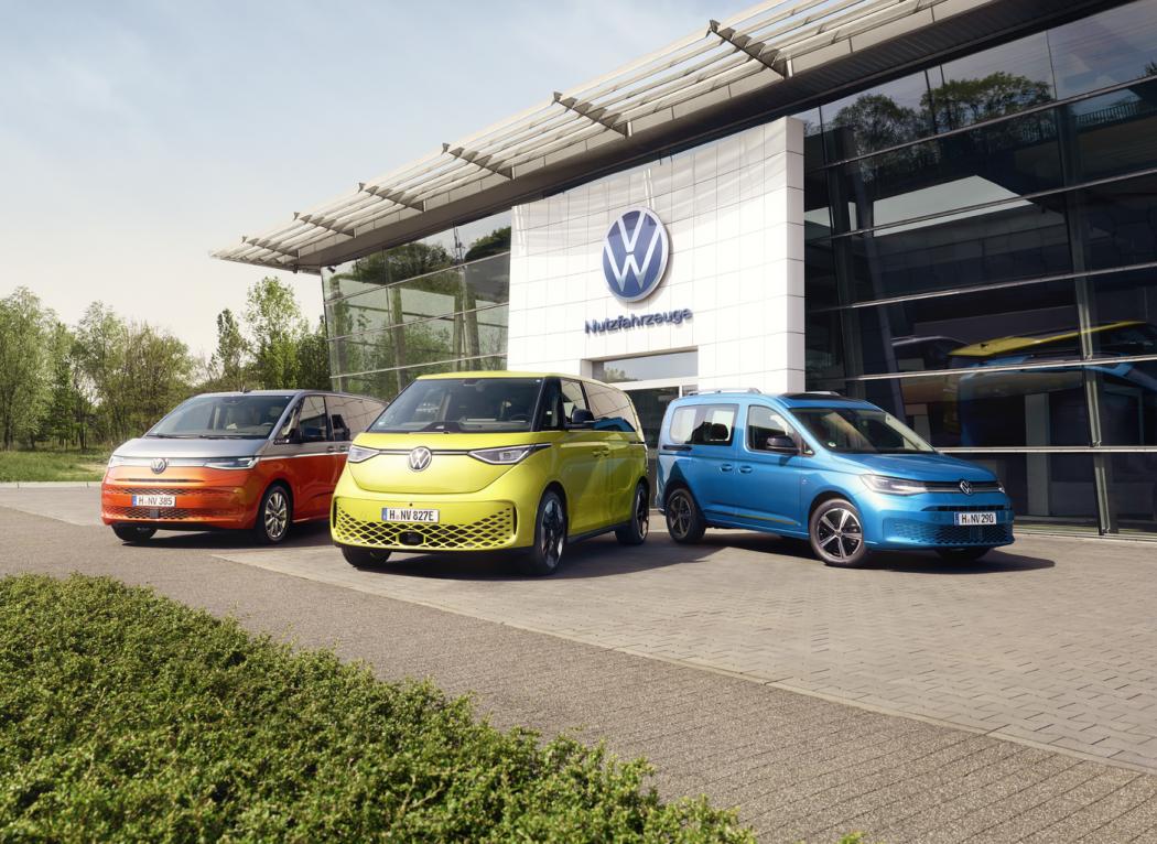 Die Energy-Modelle von Volkswagen Nutzfahrzeuge sind ab Juli 2025 befristet in Deutschland besonders günstig: Neben umfangreichen Ausstattungspaketen ziert in Deutschland ein Energy-Schriftzug die D-Säule und die Lenkradspange der Fahrzeuge. (Foto: VWN)