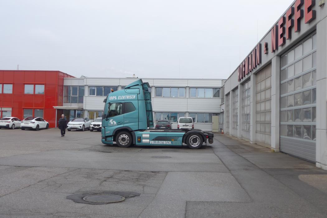 Den ersten Volvo FM electric holte sich Hofmann &amp;amp; Neffe Anfang 2023 in den Fuhrpark. | Bild: C. Leistritz.