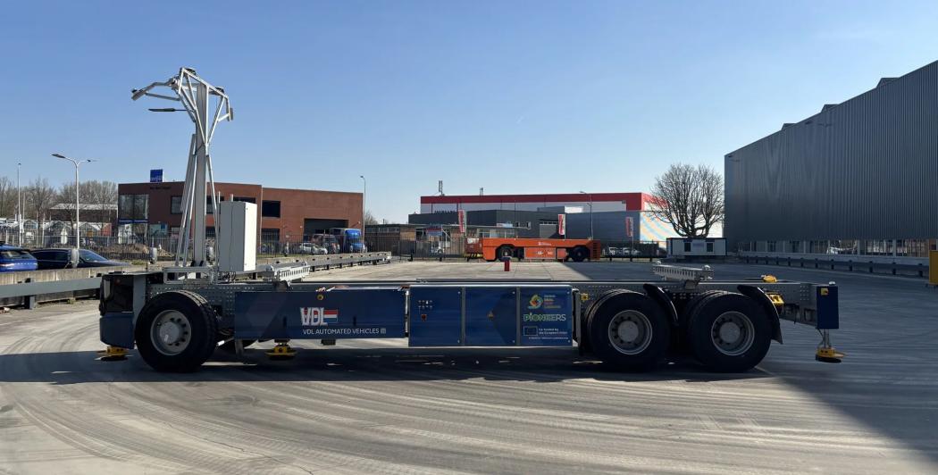 Moderner Hafenbetrieb: Das autonomes E-Shuttle soll bald am belgischen Seehafen eingesetzt werden und den internen Containertransport schneller und effizienter machen. Foto: Port of Antwerp-Bruges
