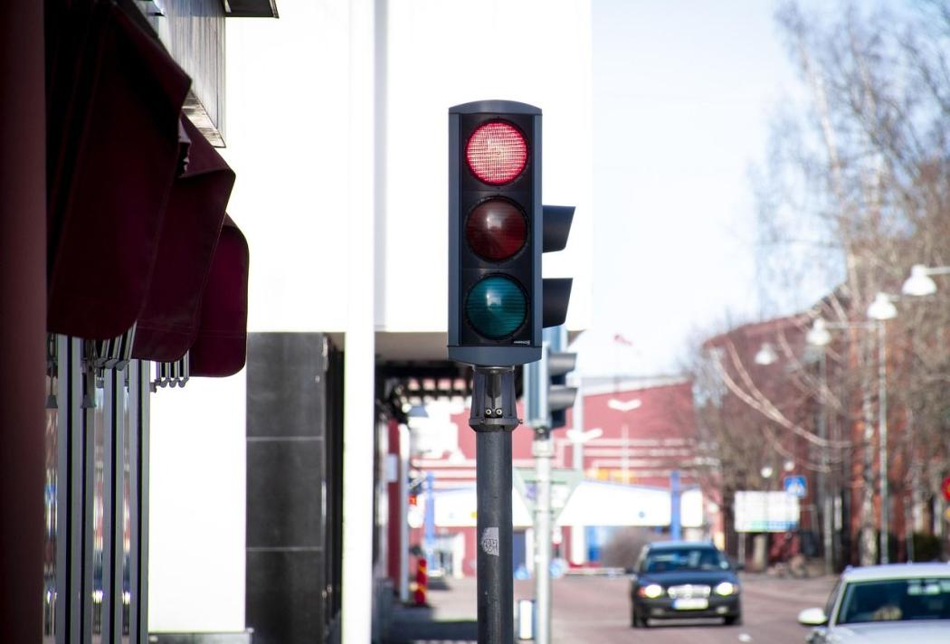 Rot heißt Stopp: Das gilt nicht nur für Fahrzeugfahrer. Auch andere Verkehrsteilnehmer wie Radfahrer müssen eine rote Ampel beachten. Foto: Pixabay