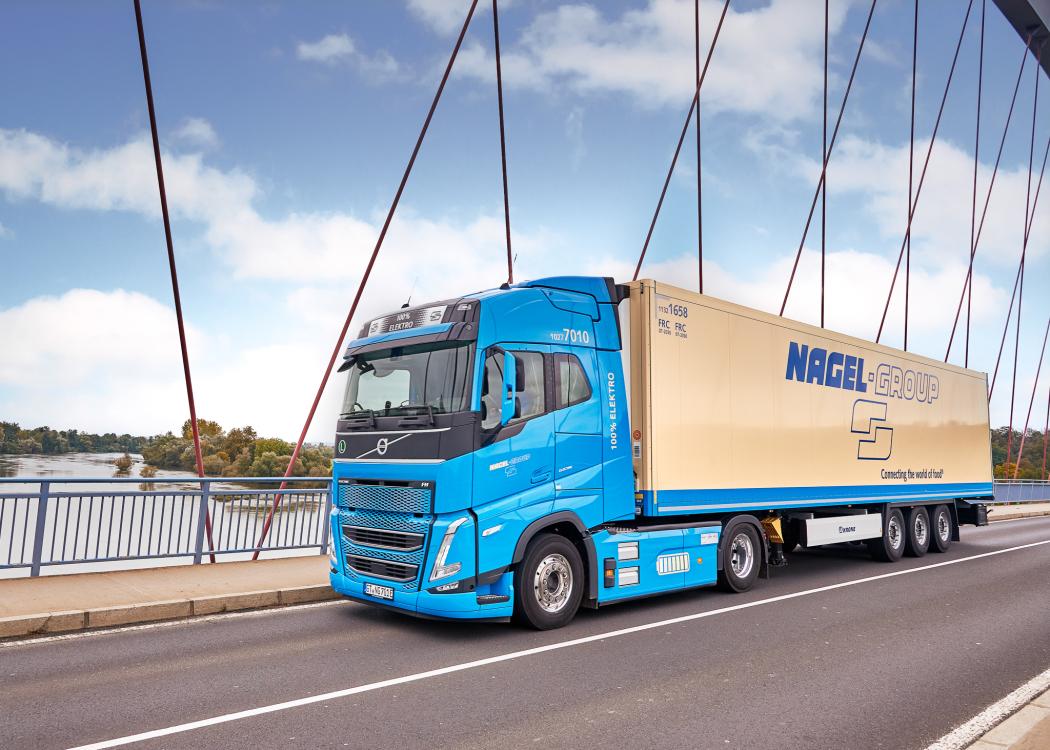 Die Nagel-Group investiert weiter in Elektromobilität und erweitert ihre Fahrzeugflotte im Jahr 2025 um insgesamt 20 neue E-Sattelzugmaschinen. (Foto: Nagel-Group)