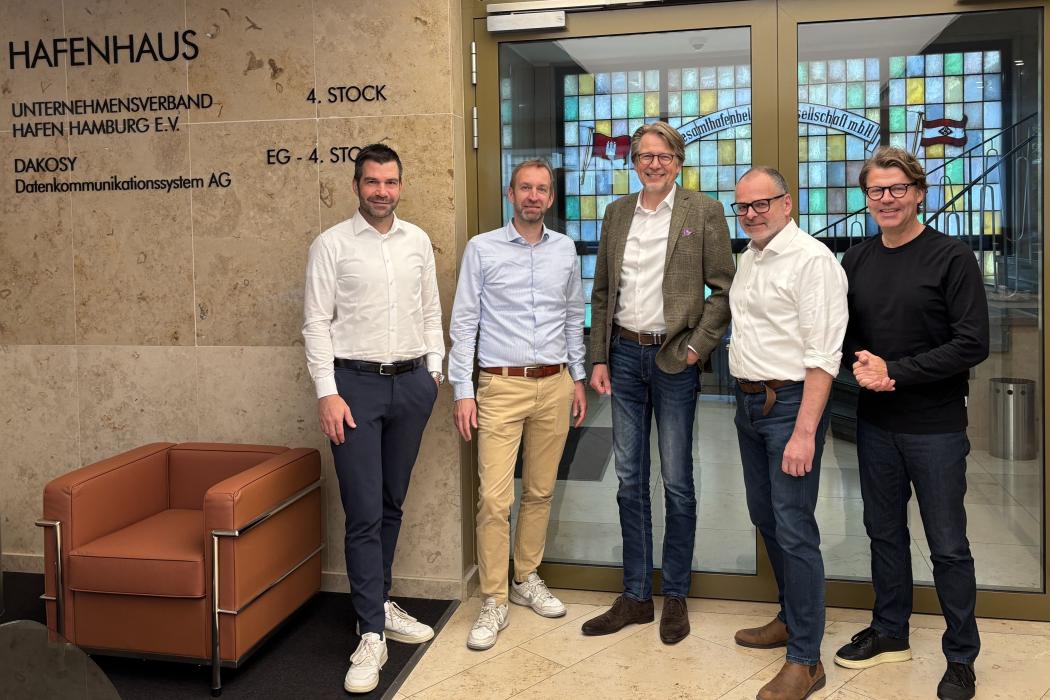 Gemeinsame Sache im Bereich Digitalisierung: (v.l.n.r.) Sebastian Graf (Logward), Simon Linder (Dakosy), Ulrich Wrage (Dakosy), Lutz Hagen (Dakosy) und Michael Wallraven. (Foto: Dakosy)