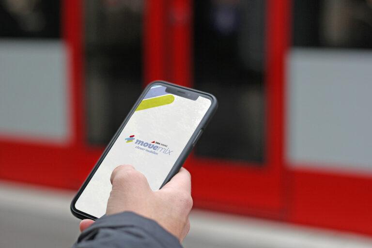 Einfach per Wisch ein- und auschecken: Die neue Funktion der movemix_app erleichtert die Nutzung des öffentlichen Nahverkehrs in Halle. | Foto: HAVAG