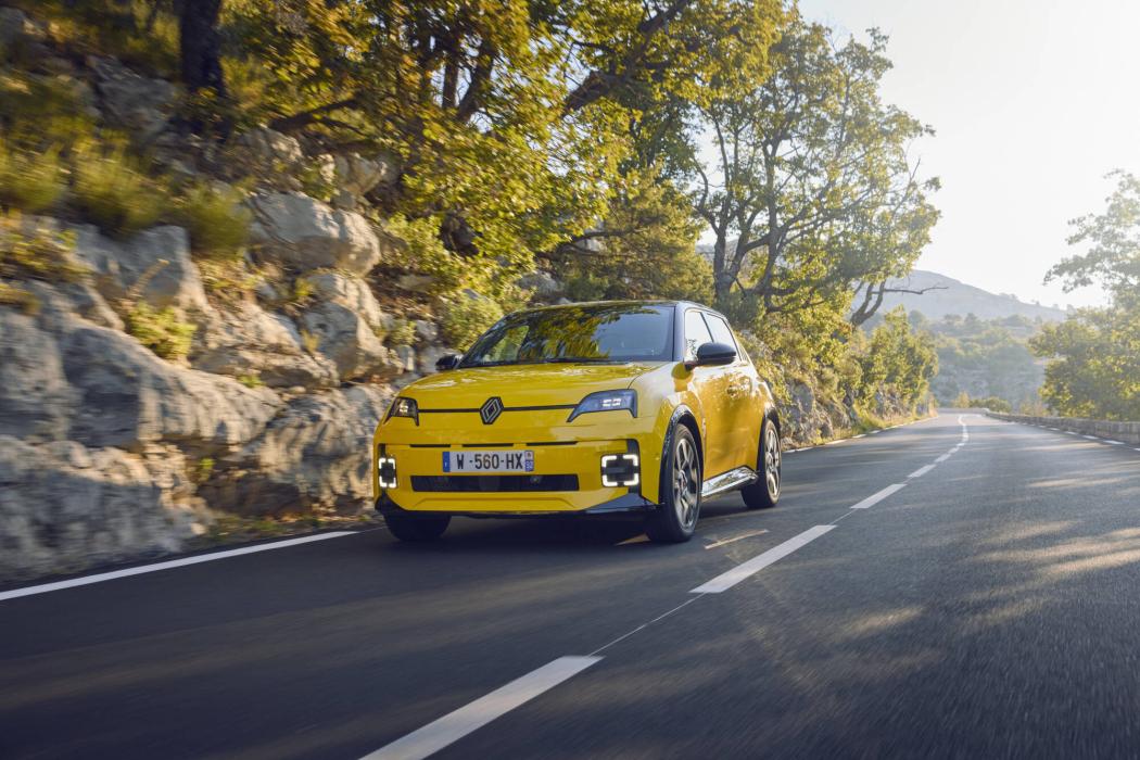 Rasant zum Bestseller: Der Retro-Stromer trifft einen Nerv und hat sich in Deutschland bereits 5.000 mal verkauft. | Foto: Renault