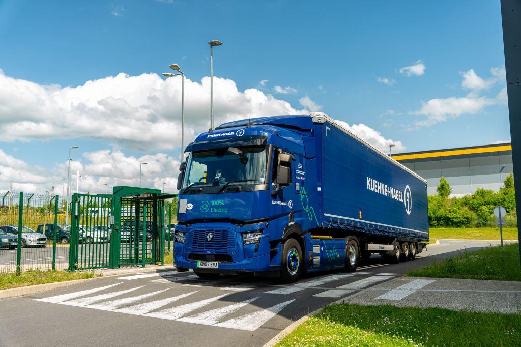 Der Renault Trucks E-Tech T absolvierte im Rahmen des Pilotprojekts eine über 1.000 Kilometer lange Route zwischen Großbritannien und Frankreich – rein elektrisch. (Foto: Renault Trucks)