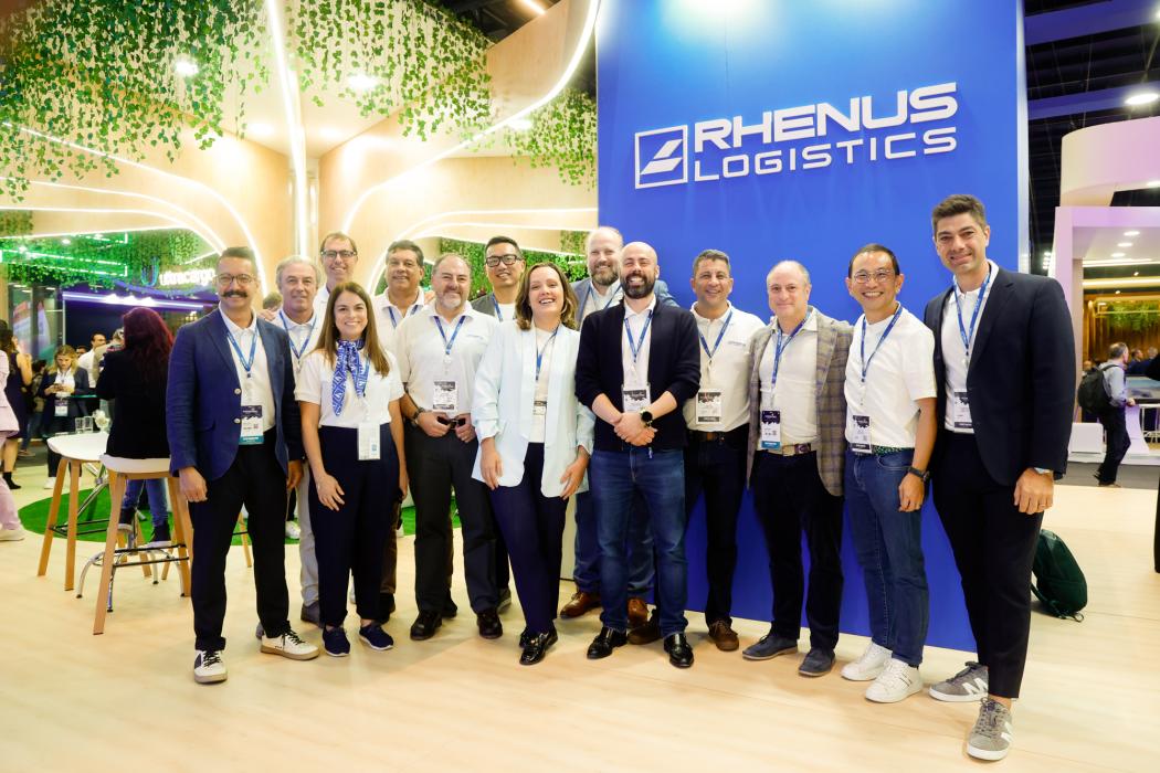 Im Bild das Rhenus Logistics Air &amp;amp; Ocean LATAM Management Team mit Tobias Bartz, Group CEO Rhenus Gruppe, und Alberto Martinez, VP Director Global Ocean Freight, Rhenus Logistics Air &amp;amp; Ocean. Foto: Rhenus SE &amp;amp; Co. KG