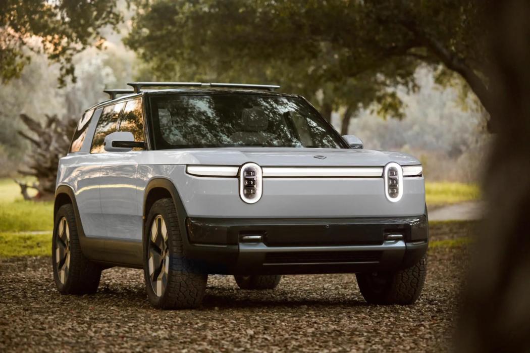 Läuft langsam an: Rivian bleibt in den schwarzen Zahlen und darf deshalb auf eine Finanzspritze von VW hoffen. | Foto: Rivian