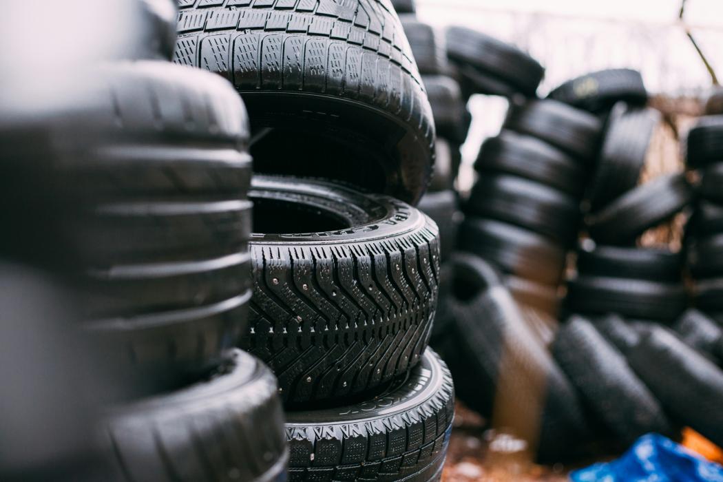 Visitors learn about the latest service and product innovations for commercial vehicle fleets at the trade fair booth. | Photo: Robert Laursoo/Unsplash