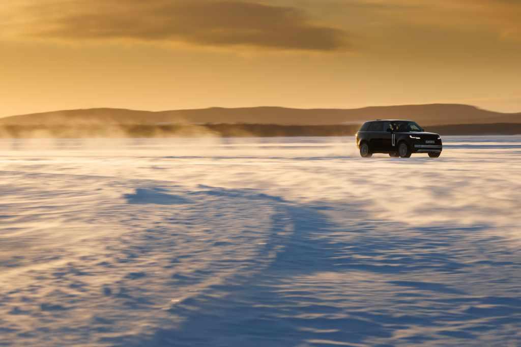 Wo sich Polarfuchs und -hase Gute Nacht sagen: In Arjeplog drehen die elektrischen Range Rover letzte Winter-Testrunden. | Foto: JLR