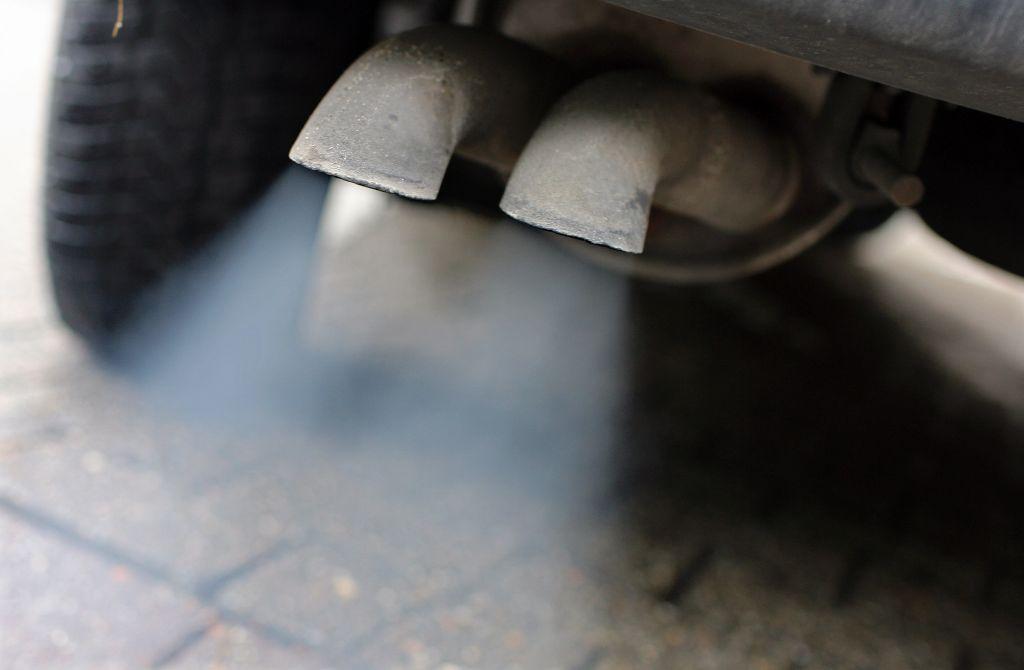 Ausgeraucht: Der Verkehr muss deutlich schneller dekarbonisieren, um seinen Beitrag zu den Klimazielen zu leisten. | Foto: dpa/Jan Woitas