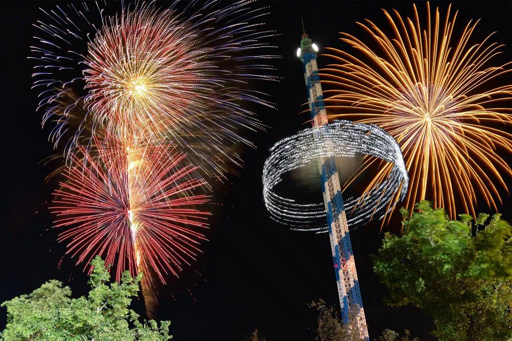 Lichtinstallationen, Live-Musik und Feuerwerk verwandeln den Skyline Park in eine nächtliche Kulisse. | Foto: Allgäu Skyline Park