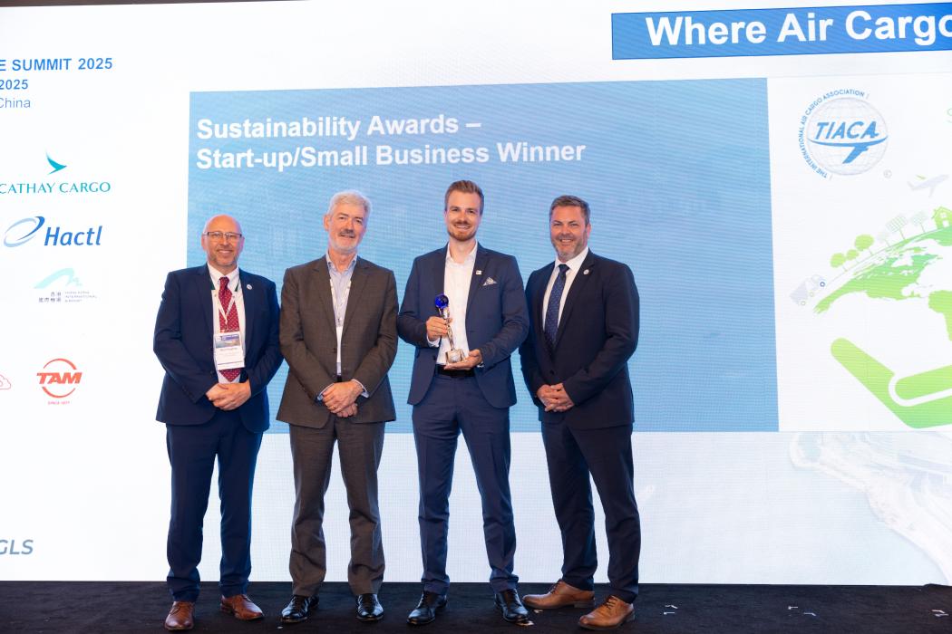 Im Bild unter anderem Manuel Wehner (Fraunhofer IML, 2. v. r.) bei der Award-Verleihung in Hong Kong. Foto: TIACA