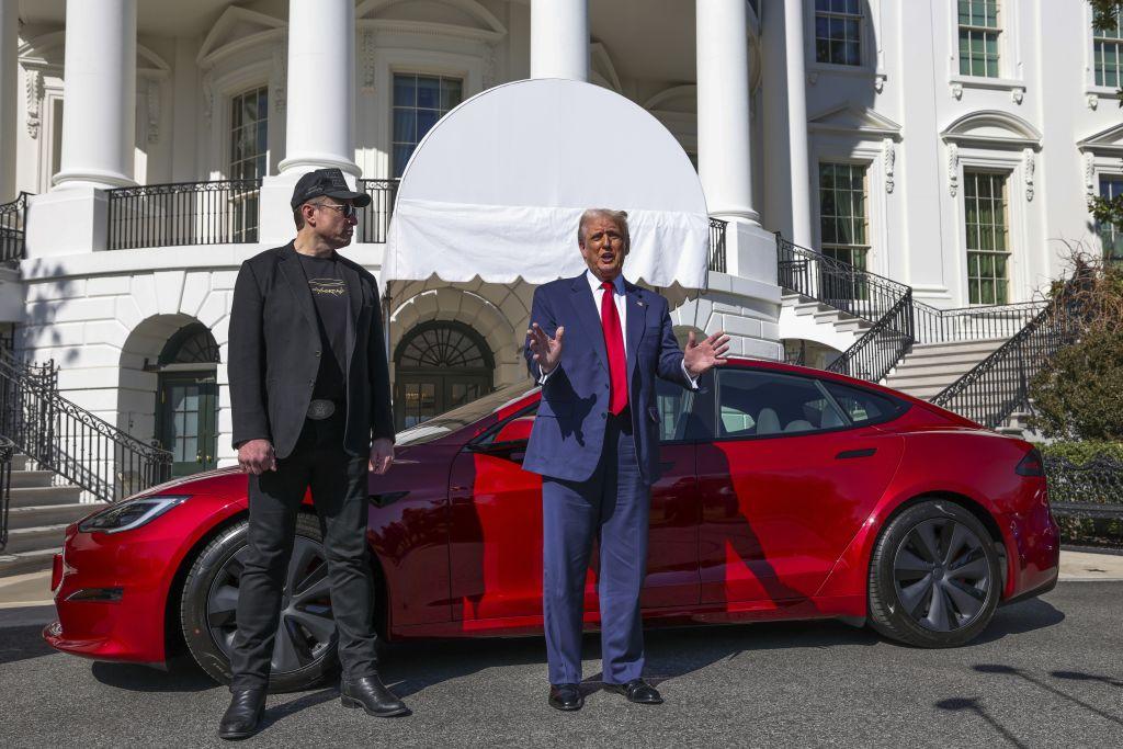 Kein guter Deal für Tesla: Die politische Irrfahrt von Elon Musk schlägt mittlerweile voll auf das Tesla-Geschäft speziell in Europa durch - die Käufer treten regelrecht in Streik. | Foto: dpa/Pool AP