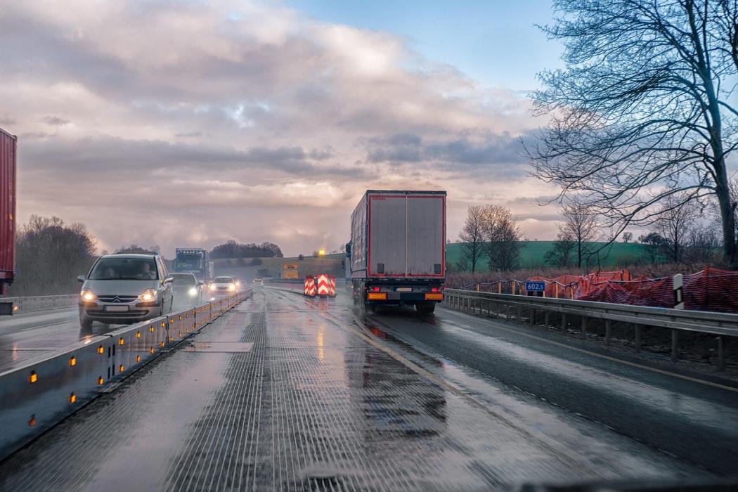 Der Lkw bleibt Rückgrat der Logistik: Auch in Zukunft trägt der Straßengüterverkehr den Großteil des Transportvolumens in Deutschland. (Foto: Pixabay)