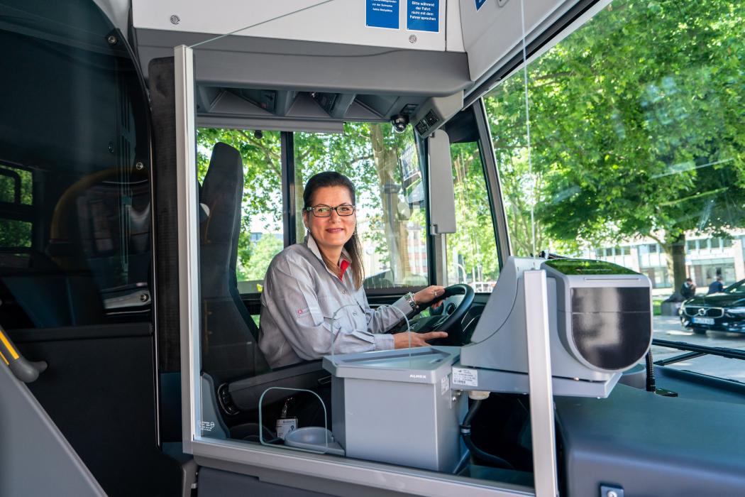 Der Job-Bus der Hochbahn macht am 23. Juli Halt in St. Pauli – vor Ort können sich Interessierte über den Beruf als Busfahrer oder Busfahrerin informieren und direkt bewerben. | Foto: Hochbahn