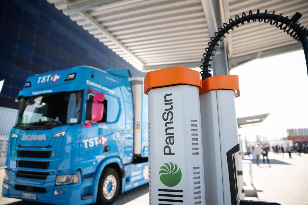 Der PamSun-Ladepark der TST-Gruppe verfügt über acht DC-Charger. Foto: TST