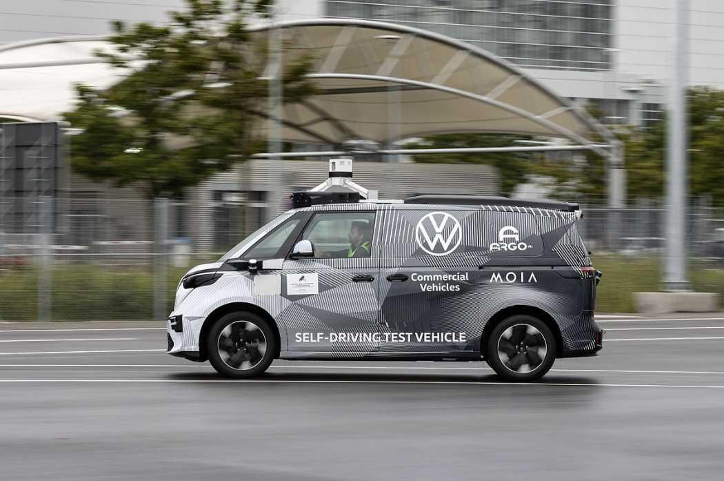 VW ist mit dem ID.Buzz AD - AD steht für &amp;quot;Autonomous Driving&amp;quot; - bereits auf Testfahrten.| Foto: press-inform