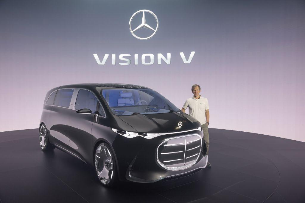 Stämmige Erscheinung: Mit 2,10 Meter Breite und 5,48 Meter Länge ist das Showcar raumgreifend. | Foto: Mercedes-Benz