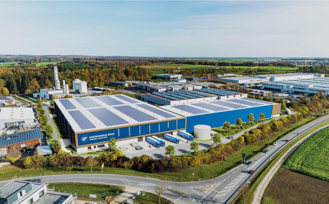 Erweiterte Logistikfläche in Laichingen: Wiedmann &amp;amp; Winz will mit der neuen Logistikimmobilie mit 18 Rampentoren und vier ebenerdigen Toren eine hohe Umschlagsgeschwindigkeit erreichen. Foto: Wiedmann &amp;amp; Winz