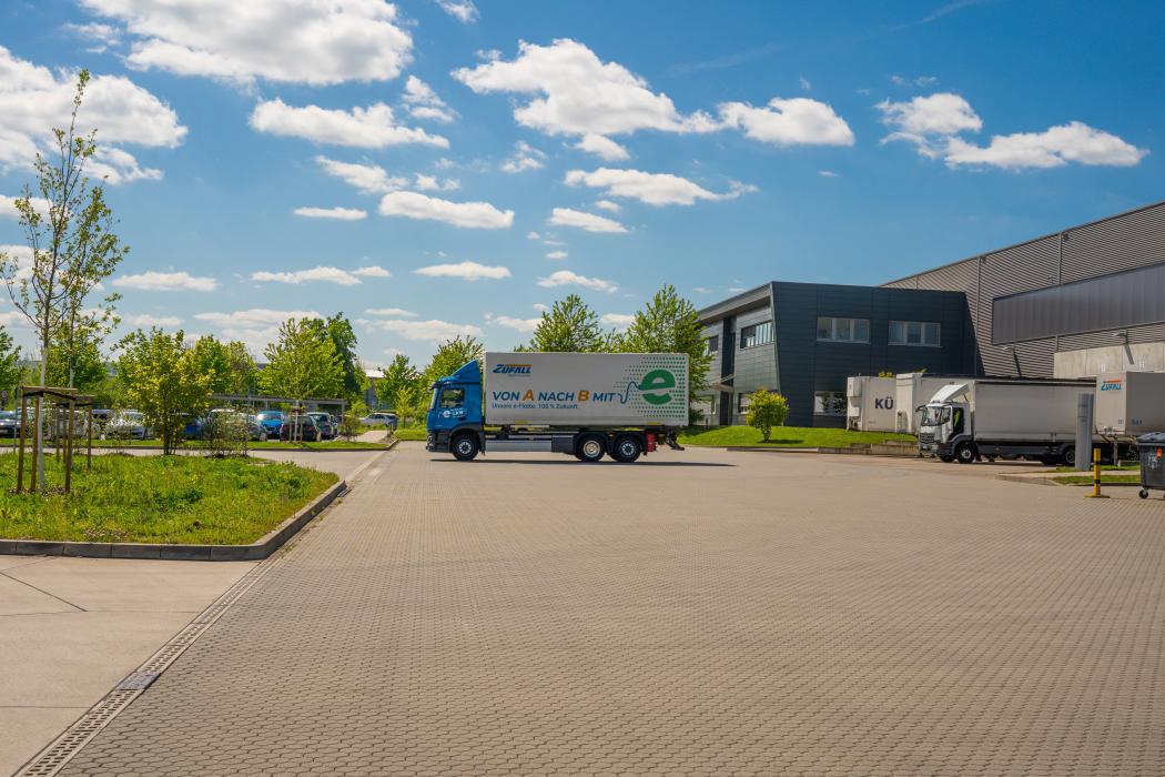 Zufall Logistics spart mit einer neuen Dienstleistung Emissionen und transportiert CO2-neutral. Foto: Zufall Logistics 